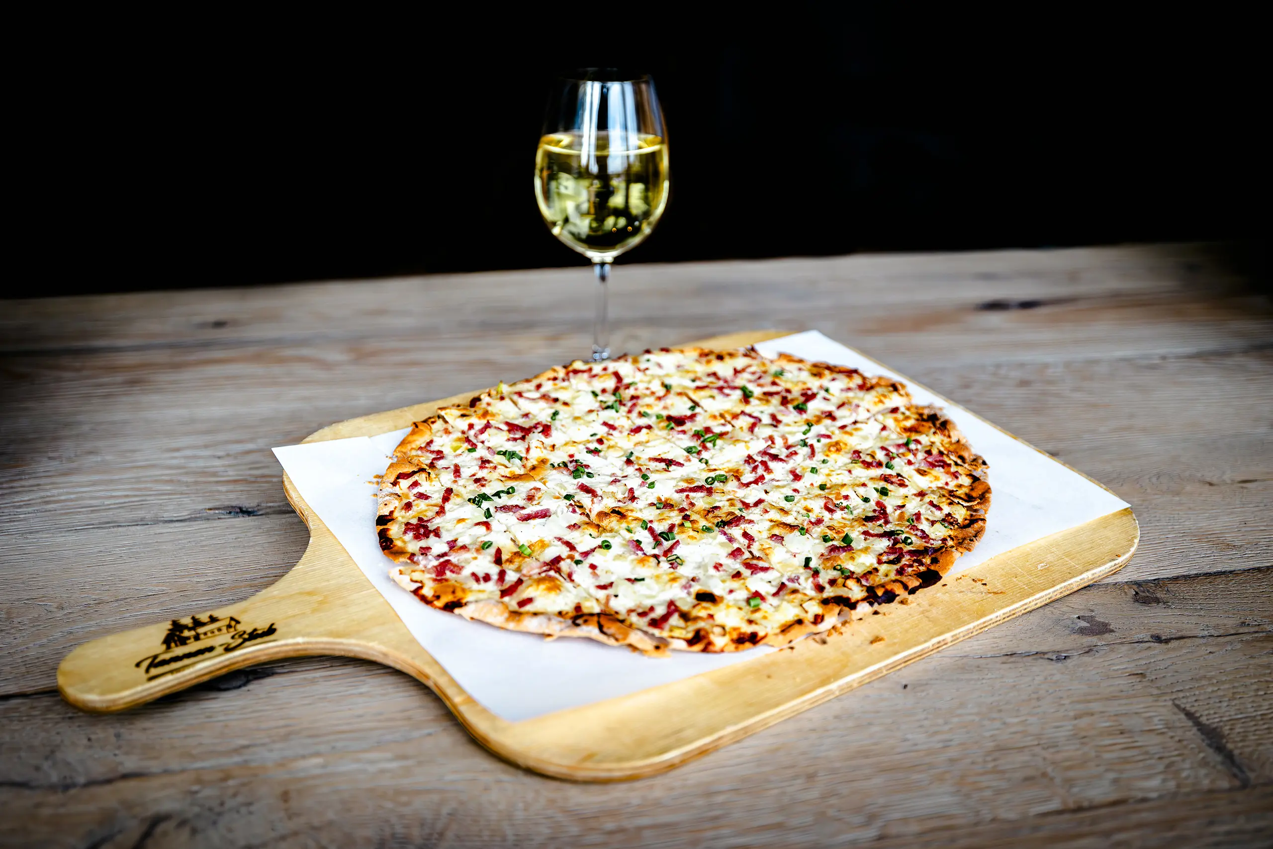 Essen in der Tannen-Stub. Flammkuchen und Wein.