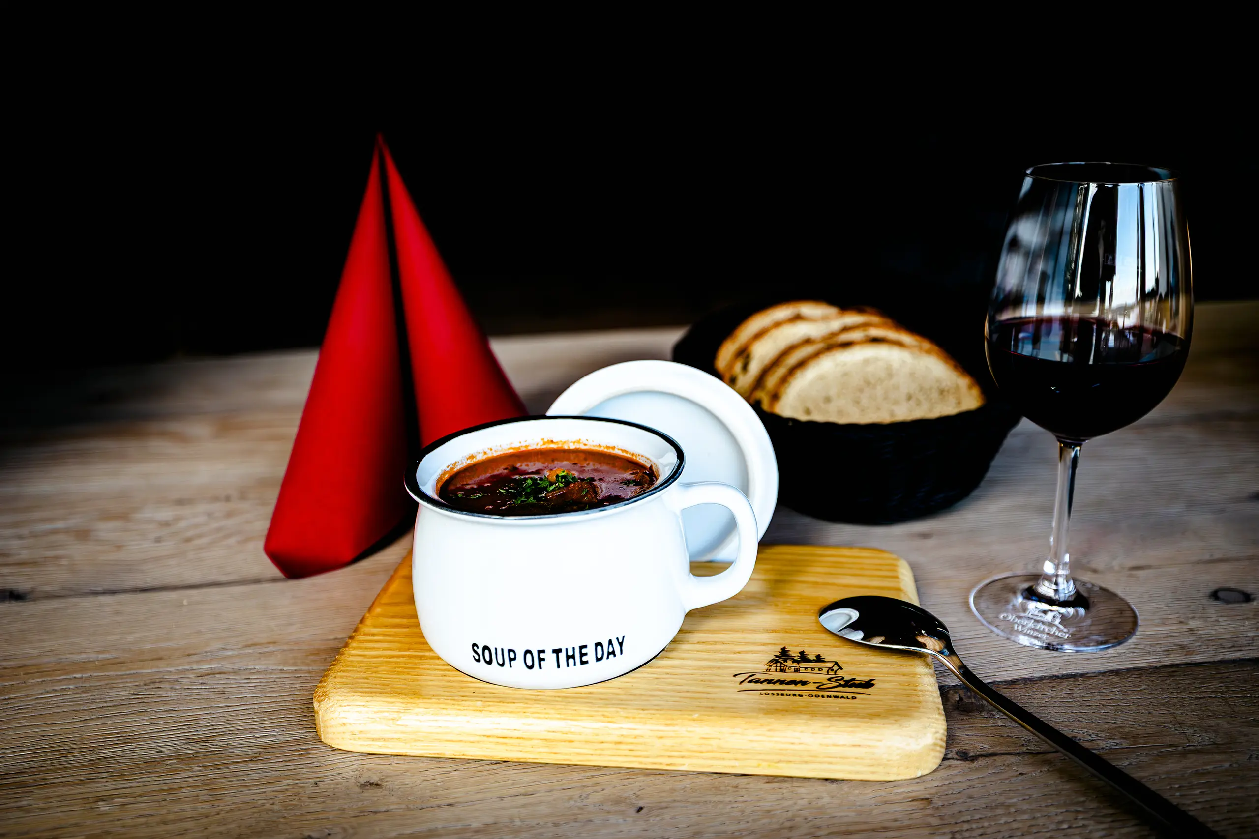 Essen in der Tannen-Stub. Suppe des Tages mit Brot.